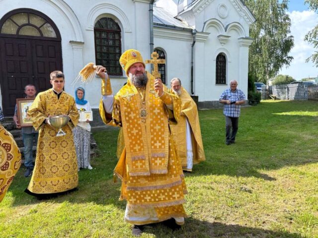 Епископ Евсевий возглавил престольный праздник в храме святых первоверховных апостолов Петра и Павла в д. Браздетчино