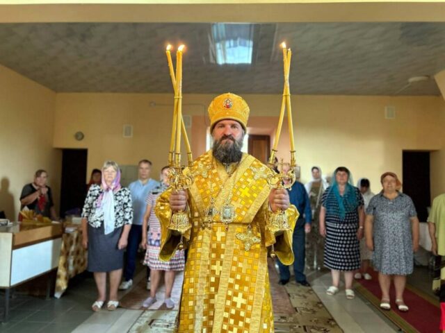 В Неделю 3-ю по Пятидесятнице епископ Евсевий возглавил престольное торжество в храме Собора белорусских cвятых д. Славное