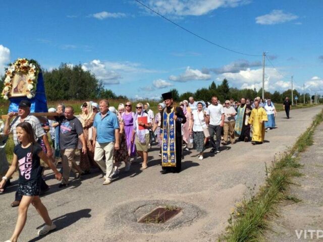 Крестный ход в честь Казанской иконы прошел в Новолукомле