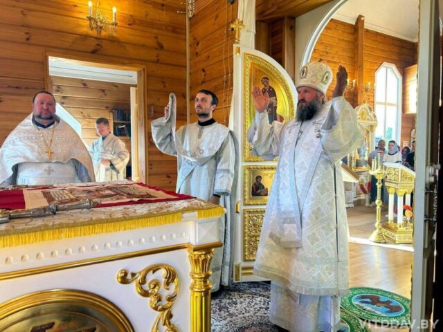 В Неделю 9-ю по Пятидесятнице епископ Евсевий возглавил Литургию в храме Преображения Господня аг. Копысь