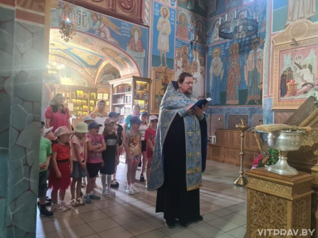 Иерей Виктор Гляд провёл молебен на начало учебного года для детей из детского дома