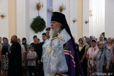 Архиепископ Димитрий возглавил городской молебен перед началом учебного года в Успенском кафедральном соборе Витебска