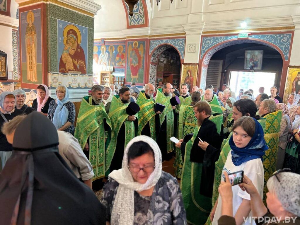 В Покровский кафедральный собор был принесен ковчег с частицей мощей преподобной Евфросинии Полоцкой