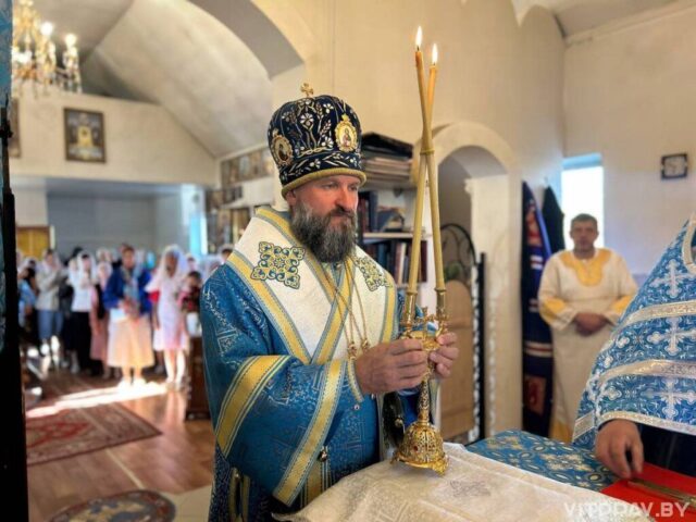 Епископ Евсевий возглавил престольное торжество в храме Владимирской иконы Божией Матери города Лепеля