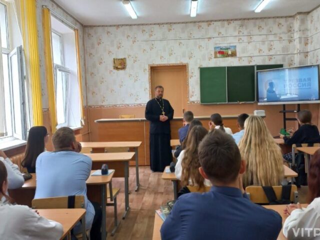 Иерей Вячеслав Пашкевич в День трезвости посетил школу в Лиозно