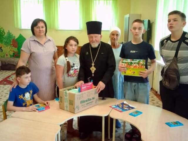 Представители Чашникского благочиния посетили воспитанников социального приюта