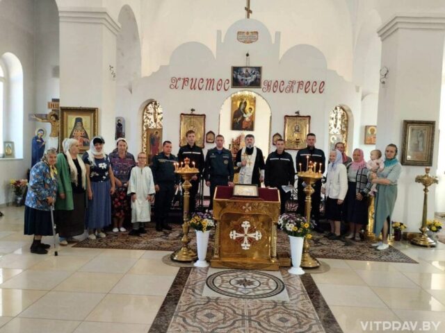 Храм святителя Николая Чудотворца в Шумилино посетили работники МЧС