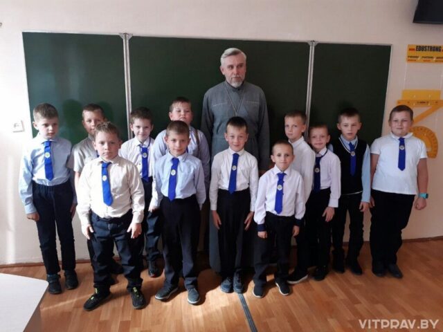 Иерей Сергий Федосеев провел классный час в Чашникской гимназии