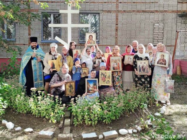 Настоятель и прихожане храма святого мученика Лонгина Сотника совершили крестный ход с молебном к месту бывшего храма Рождества Богородицы