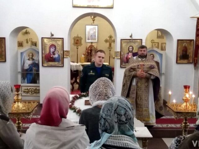 Инспектор надзора и профилактики Лепельского РОЧС Максим Александрович Бельский провел беседу в храме Рождества Христова о правилах пожарной безопасности