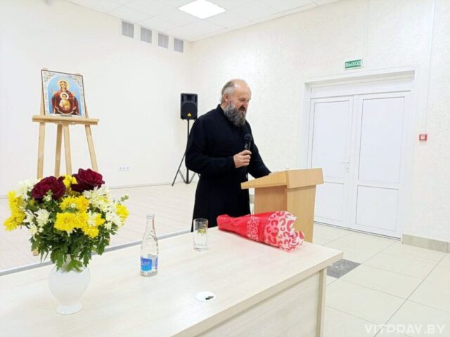 Епископ Евсевий провел беседу в Витебской областной библиотеке имени Ленина