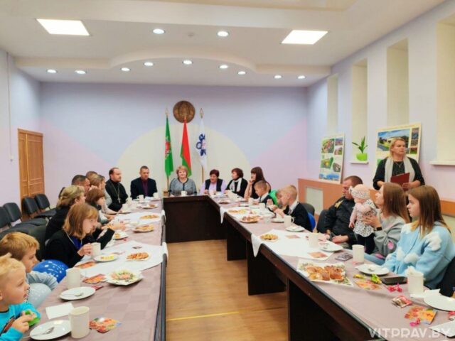 Иерей Владимир Догодька принял участие в диалоговой площадке, посвящённой Дню матери