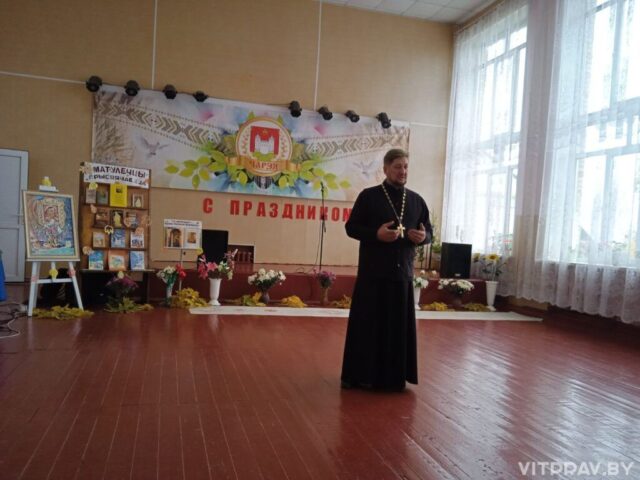 Протоиерей Владимир Кожановский принял участие в концерте, посвященному Дню Матери