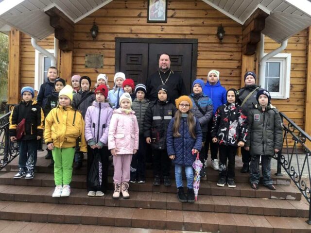 Учащиеся школьного лагеря Александрийской средней школы посетили храм Преображения Господня г. п. Копысь