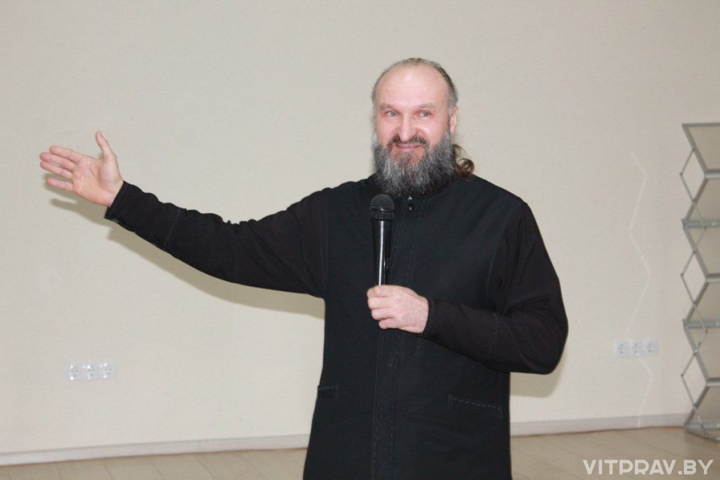 Епископ Евсевий провел беседу в Витебской областной библиотеке имени Ленина
