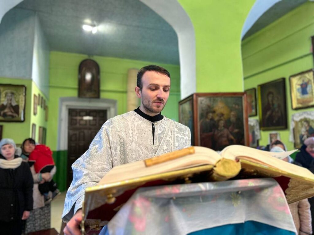 В Димитриевскую родительскую субботу епископ Евсевий совершил Литургию в храме Святой Живоначальной Троицы г. Дубровно