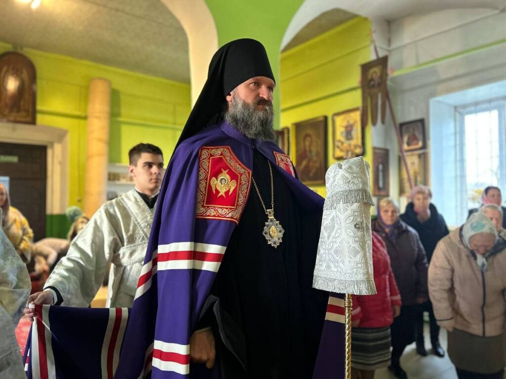 В Димитриевскую родительскую субботу епископ Евсевий совершил Литургию в храме Святой Живоначальной Троицы г. Дубровно