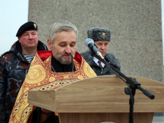 Иерей Павел Тарамыкин принял участие в торжественном принятии присяги олдатами срочной службы воинской части внутренних войск МВД 5524 и курсантов военно-патриотического клуба "Витязь"