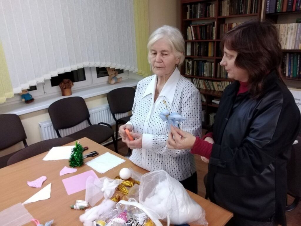 Инна Костюкович провела мастер-класс на тему "Рождественский Ангел"