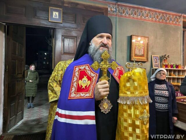 В Неделю 26-ю по Пятидесятнице епископ Евсевий совершил Литургию в Успенском храме Витебска
