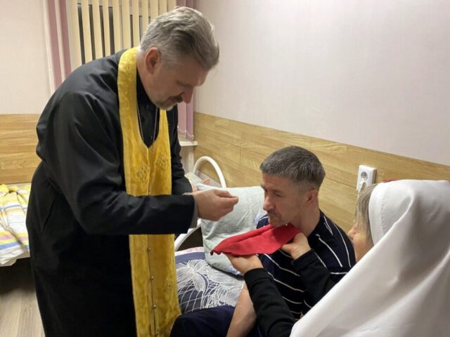 Иерей Димитрий Новосёлов посетил Оршанский социальный пансионат "Счастливое долголетие"