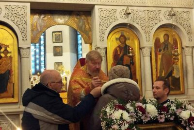 Протоиерей Александр Ковалев посетил Варваринский храм Смоленска