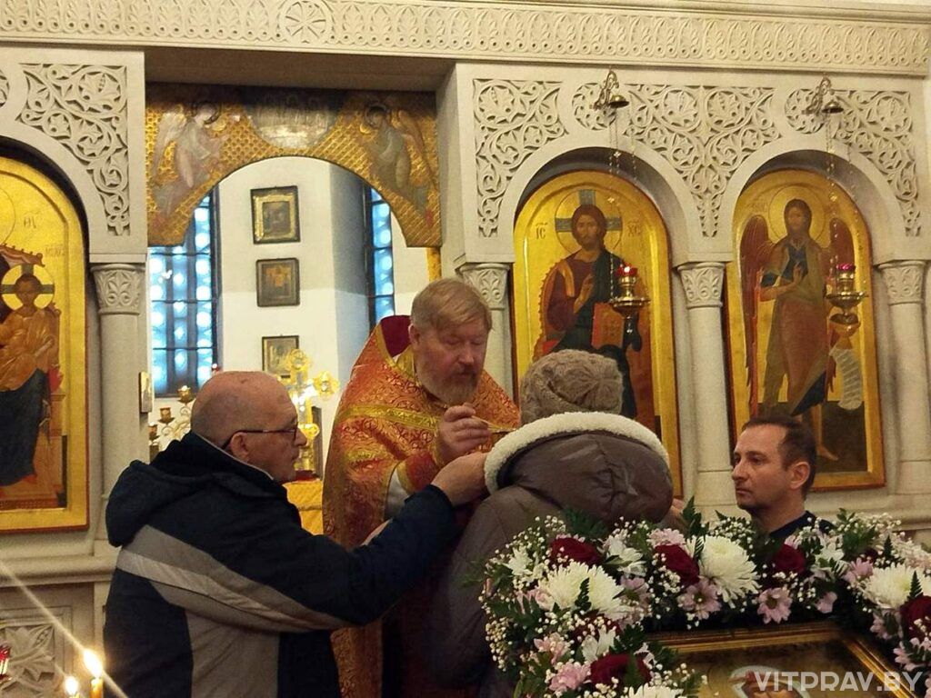 Протоиерей Александр Ковалев посетил Варваринский храм Смоленска
