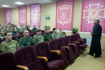 Иерей Павел Тарамыкин побеседовал о недопустимости употребления ненормативной лексики с членами военно-патриотического клуба "Витязь"