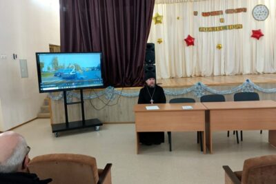 Иерей Вячеслав Зайцев принял участие в общешкольном родительском собрании в средней школе № 2 Городка