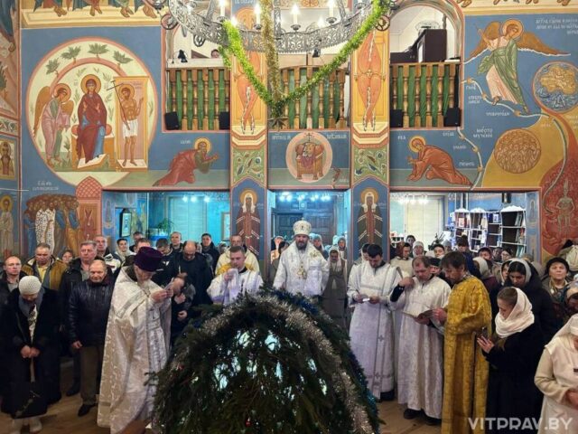 В праздник Рождества Христова епископ Евсевий возглавил Литургию в Успенском храме Витебска