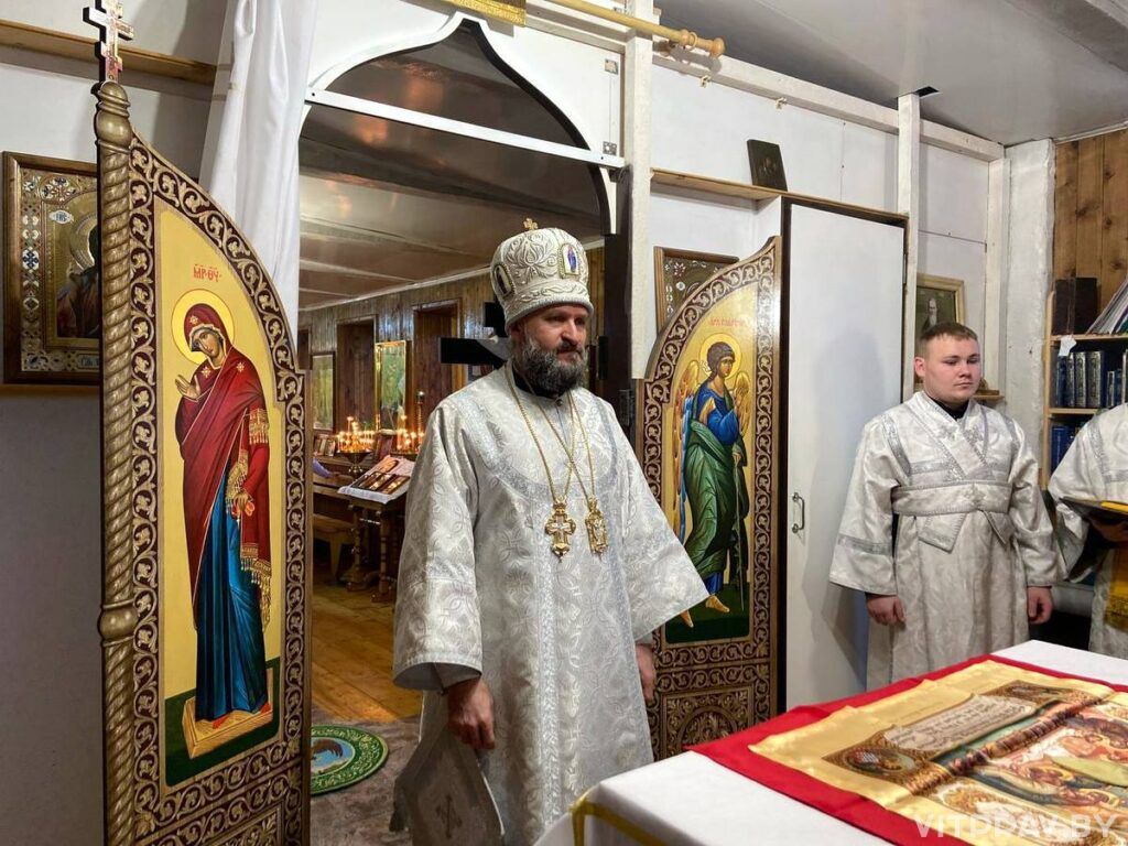 В Неделю по Богоявлении епископ Евсевий совершил Литургию в храме Святой Живоначальной Троицы аг. Бабиничи