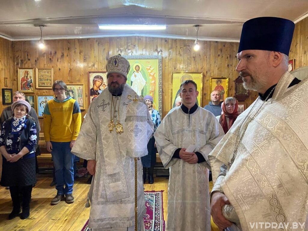 В Неделю по Богоявлении епископ Евсевий совершил Литургию в храме Святой Живоначальной Троицы аг. Бабиничи