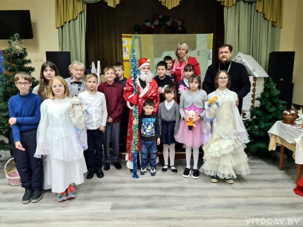 Иерей Виктор Гляд посетил детский социальный приют в д. Большие Летцы