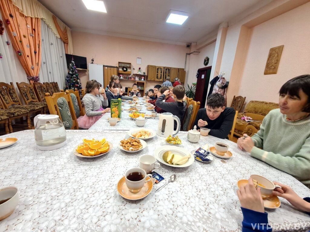 Иерей Виктор Гляд посетил детский социальный приют в д. Большие Летцы