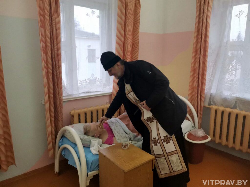Протоиерей Валентин Кожановский посетил стационар больницы г.п. Ореховска