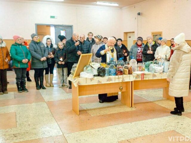 Протоиерей Владимир Коледа совершил чин освящения воды в деревне Кащино
