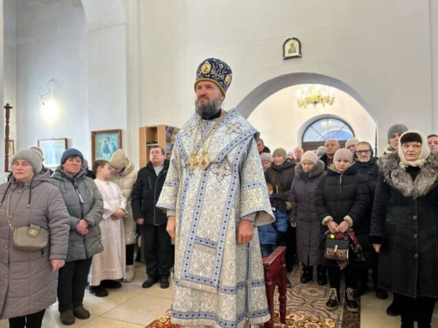 В праздник Сретения епископ Евсевий совершил Литургию в храме святителя Николая Чудотворца г. п. Шумилино