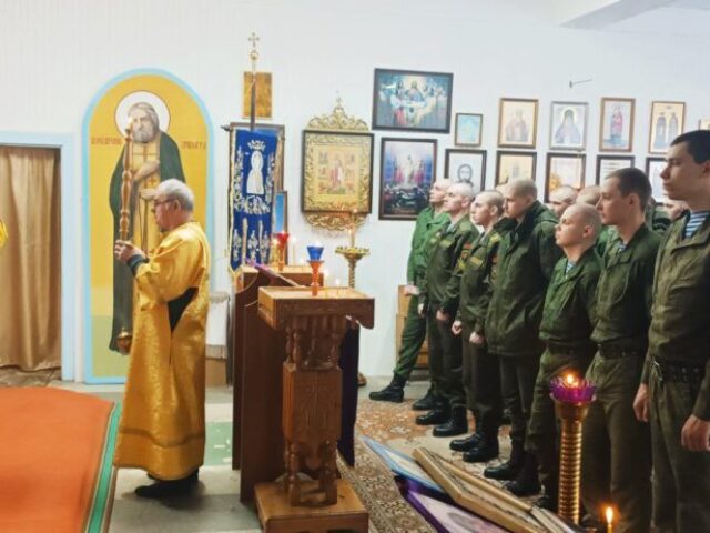 В неделю Торжества Православия протоиерей совершил Литургию в воинском храме пророка Илии