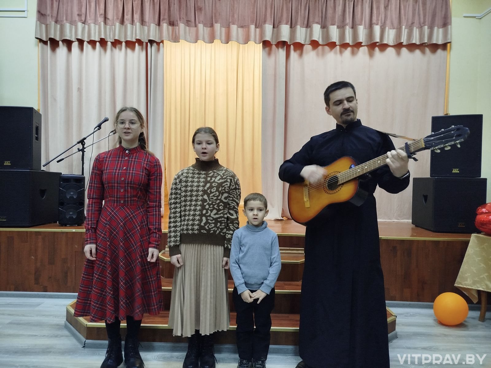 Воспитанники воскресных школ посетили детский приют в посёлке Большие Лётцы