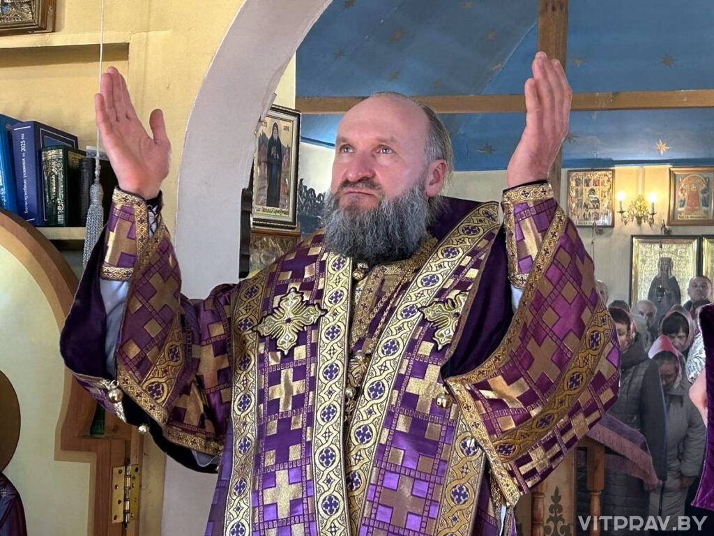 Епископ Евсевий совершил Литургию в храме святителя Николая Чудотворца Новолукомля
