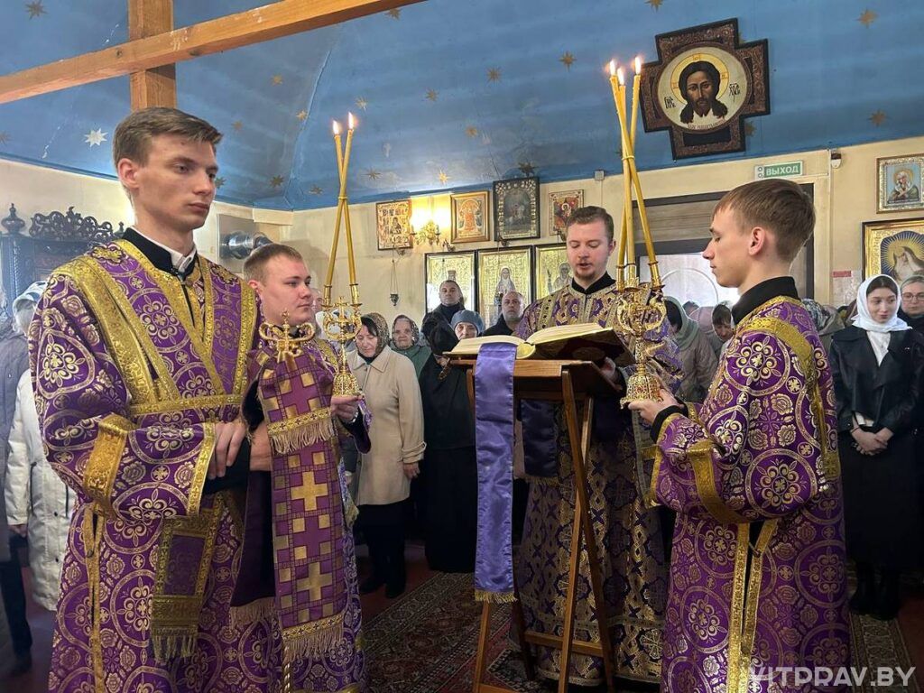Епископ Евсевий совершил Литургию в храме святителя Николая Чудотворца Новолукомля