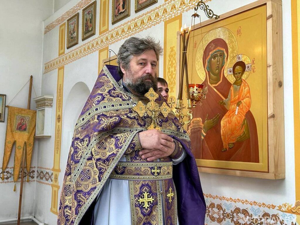В Неделю четвертую Великого поста епископ Евсевий совершил Литургию в храме святой равноапостольной царицы Елены аг. Кировская