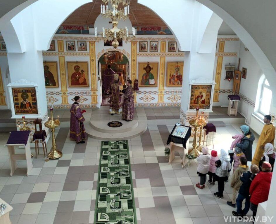 В Неделю четвертую Великого поста епископ Евсевий совершил Литургию в храме святой равноапостольной царицы Елены аг. Кировская