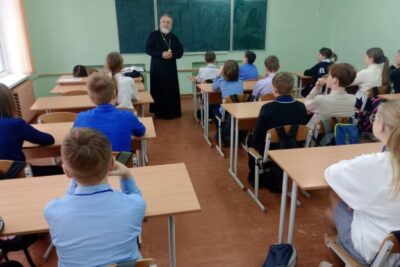 Иерей Стахий Киселев побеседовал с шестиклассниками про Великий пост