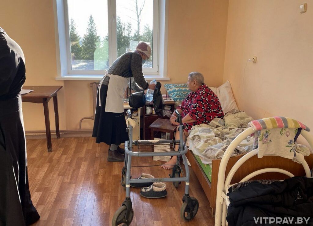 Иерей Георгий Слезник и сестры милосердия посетили Новозарянскую больницу сестринского ухода