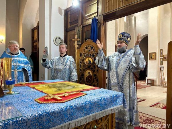 В субботу акафиста епископ Евсевий совершил Литургию в храме святого великомученика Целителя Пантелеимона г.п. Руба