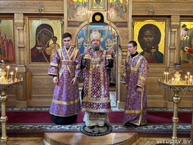 В Великий четверг епископ Евсевий совершил Литургию в Успенском храме Витебска
