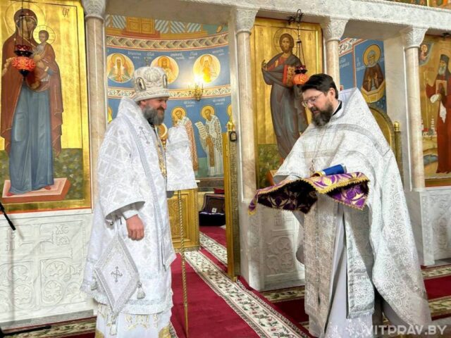 В Великую Субботу епископ Евсевий совершил вечерню с Литургией в храме святителя Василия Великого Витебска
