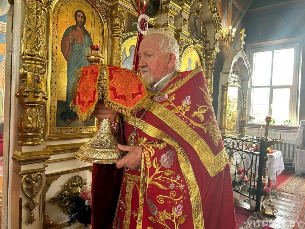 Во вторник Светлой седмицы епископ Евсевий совершил Литургию в храме Преображения Господня г. Чашники