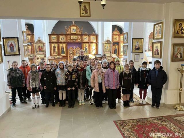 Храм великомученика и целителя Пантелеимона посетили учащиеся средней школы № 15 Витебска